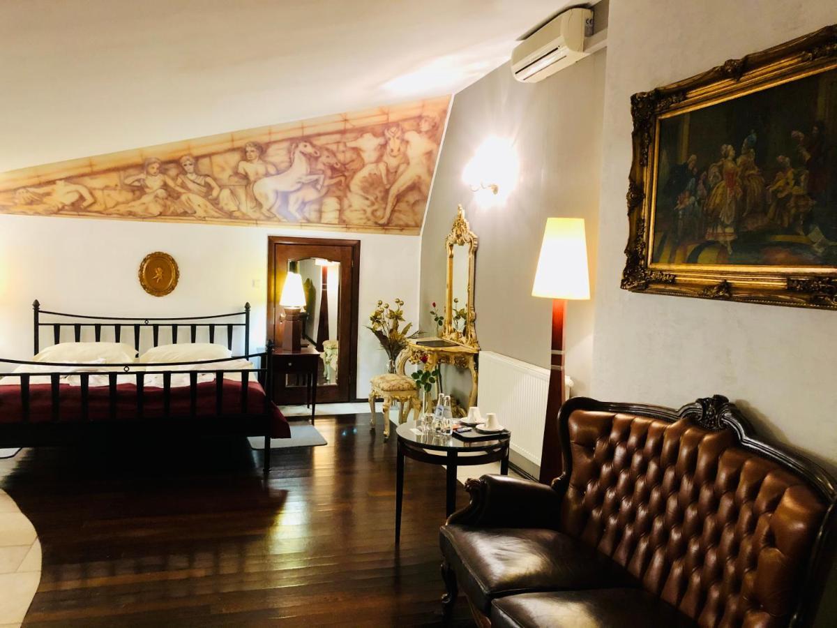 Restauracja - Hotel Mocca D'Oro Миколов Екстериор снимка