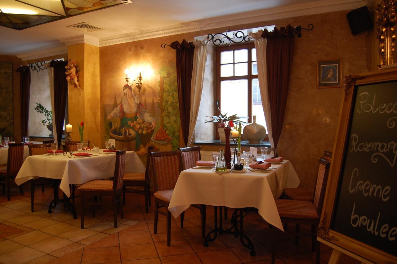 Restauracja - Hotel Mocca D'Oro Миколов Екстериор снимка