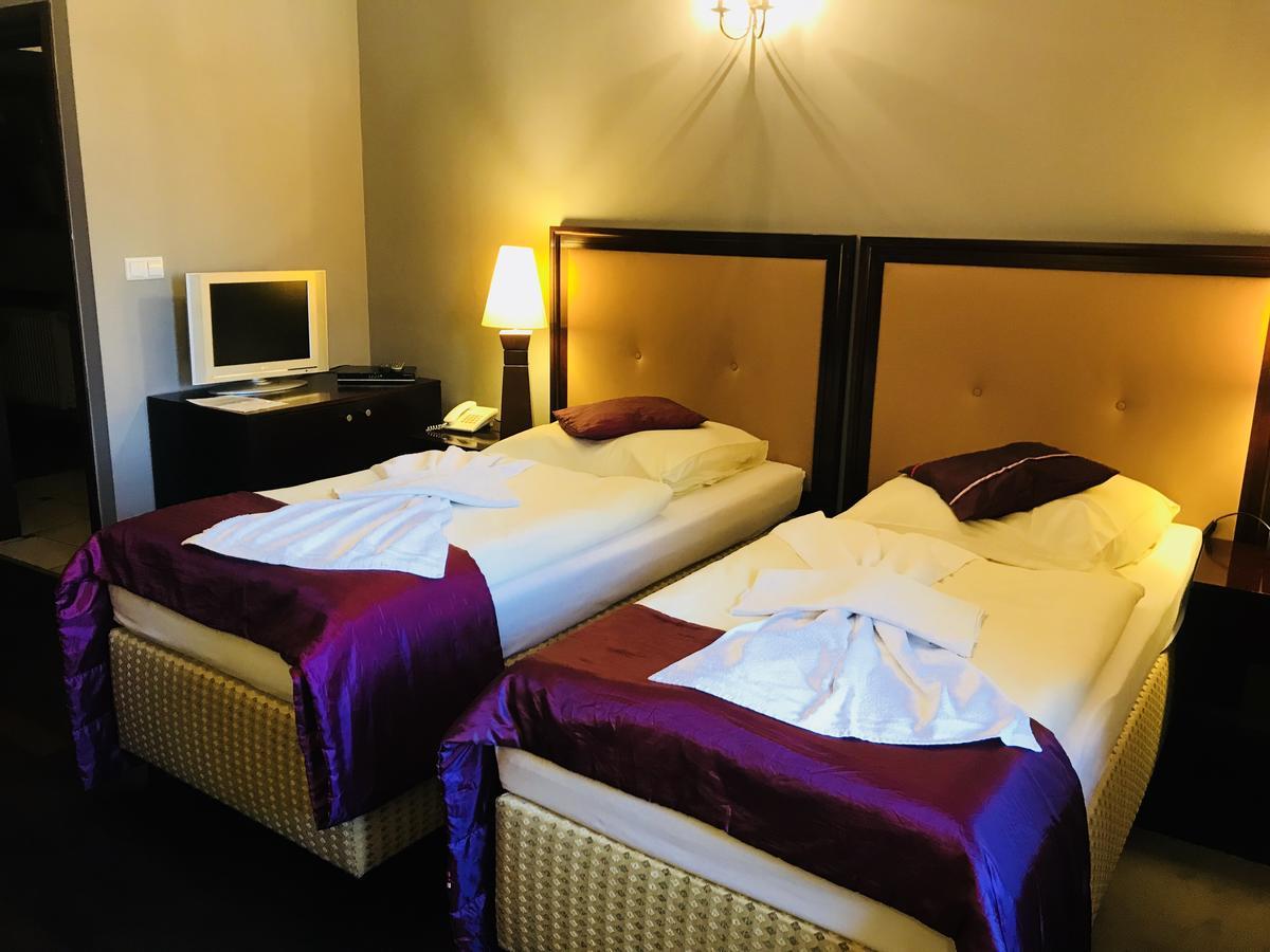 Restauracja - Hotel Mocca D'Oro Миколов Екстериор снимка
